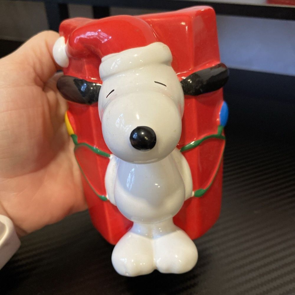 Peanuts 50 Years A Charlie Brown Christmas Snoopy Dog House Treat Jar / Holder - Picture 6 of 16